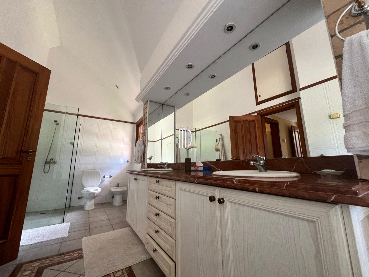 Casa ID.8190 - Espectacular Casa en Venta – Ubicación Exclusiva a Metros del Mar 