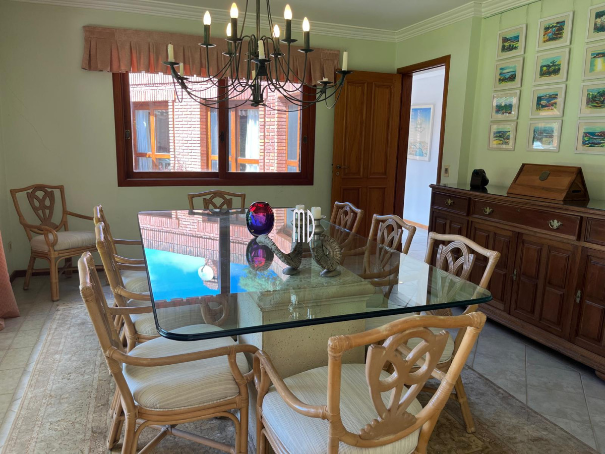Casa ID.8190 - Espectacular Casa en Venta – Ubicación Exclusiva a Metros del Mar 