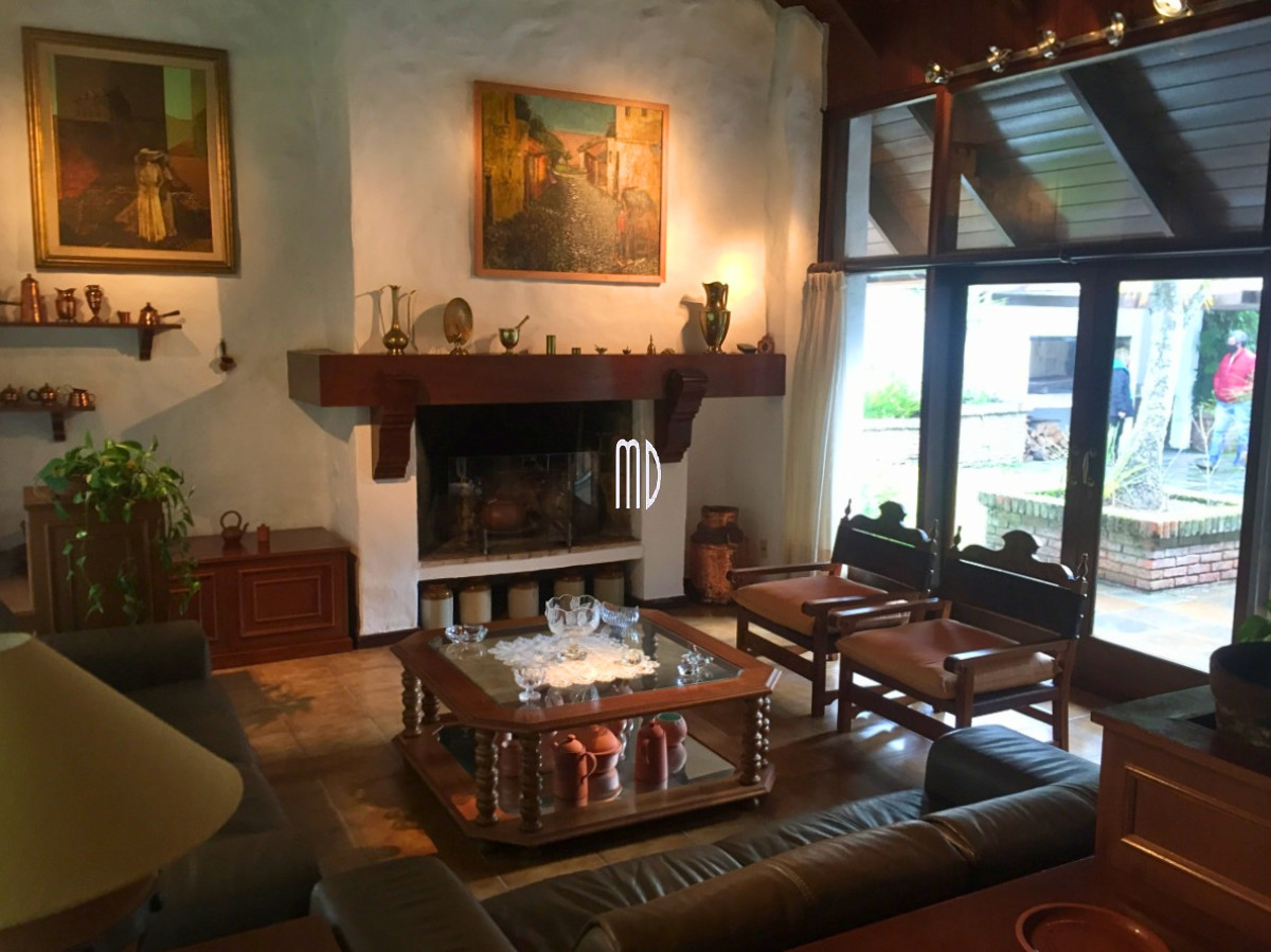 Casa ID.6134 - Espectacular propiedad en Playa Mansa a metros del Mar