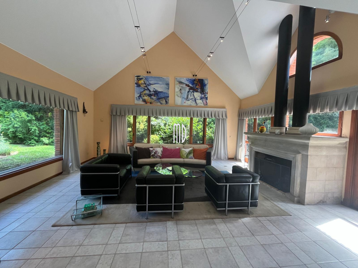 Casa ID.8190 - Espectacular Casa en Venta – Ubicación Exclusiva a Metros del Mar 