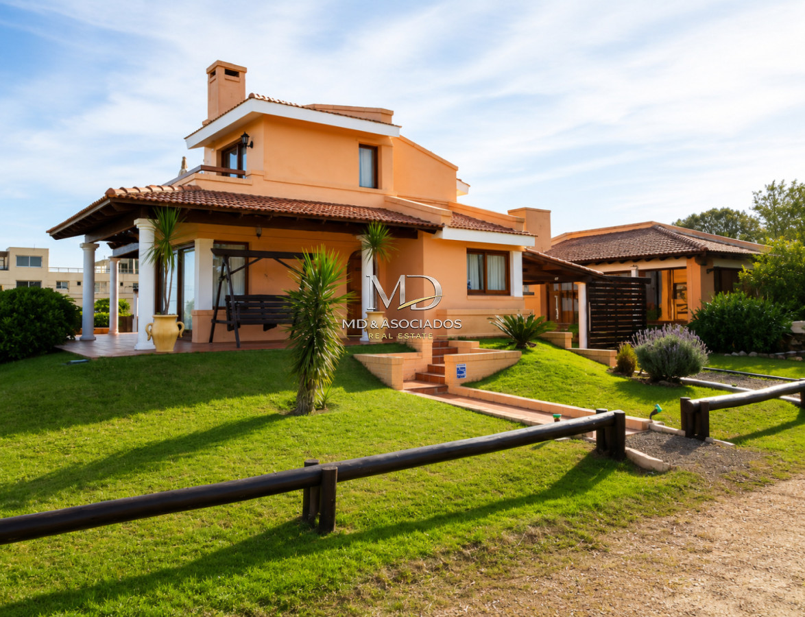 Espectacular casa en Manantiales a 400mts del mar. Ref: 5414