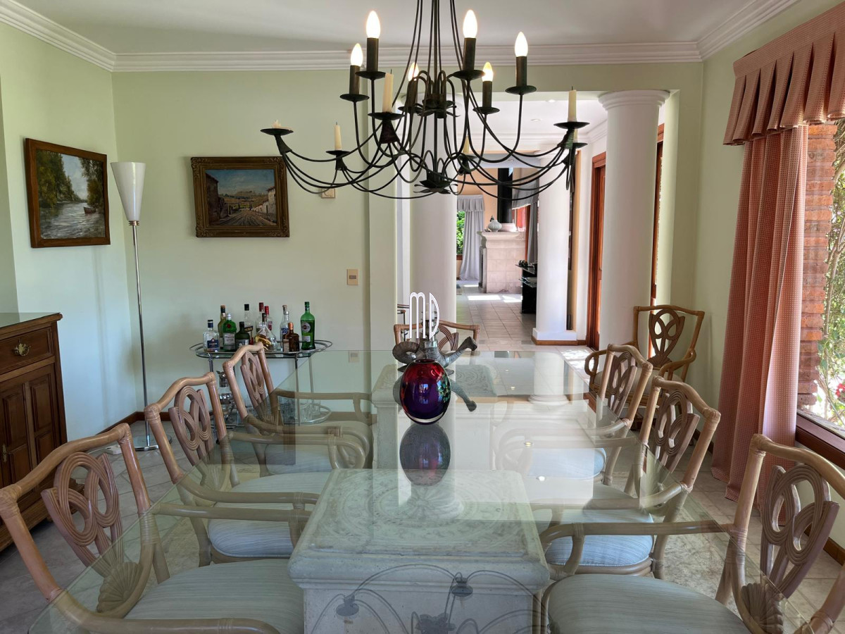 Casa ID.8190 - Espectacular Casa en Venta – Ubicación Exclusiva a Metros del Mar 