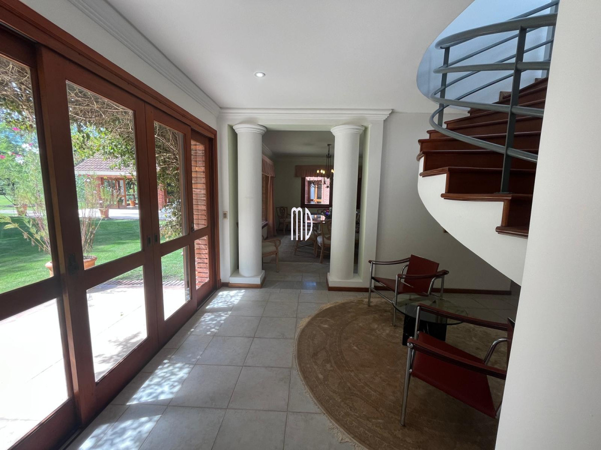 Casa ID.8190 - Espectacular Casa en Venta – Ubicación Exclusiva a Metros del Mar 