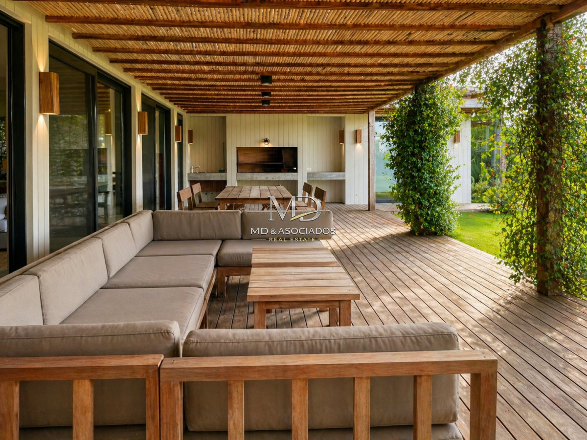 Hermosa casa en barrio privado en José Ignacio.REF: 7107