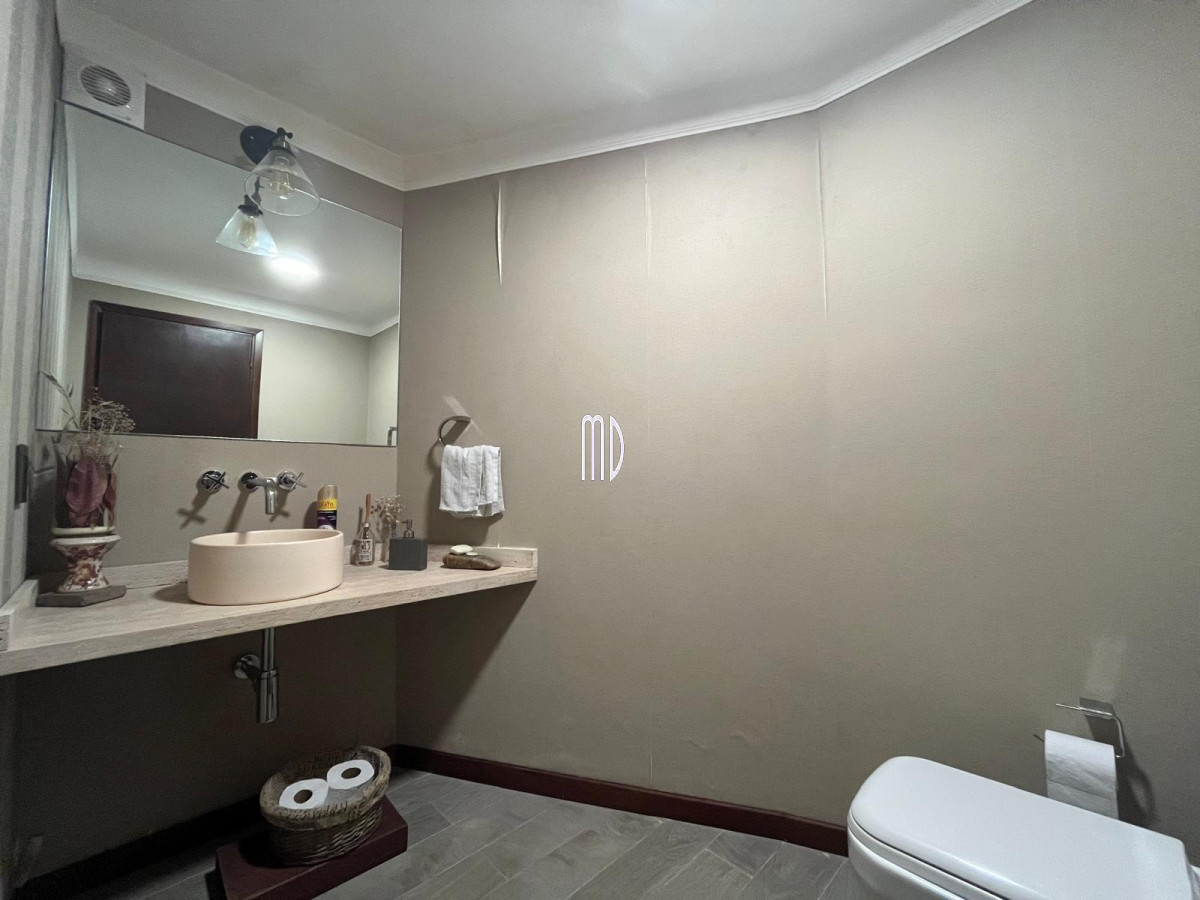 Casa ID.8191 - Hermosa Casa en Venta – Espaciosa, Luminosa y con Jardín con Piscina. REF:8191