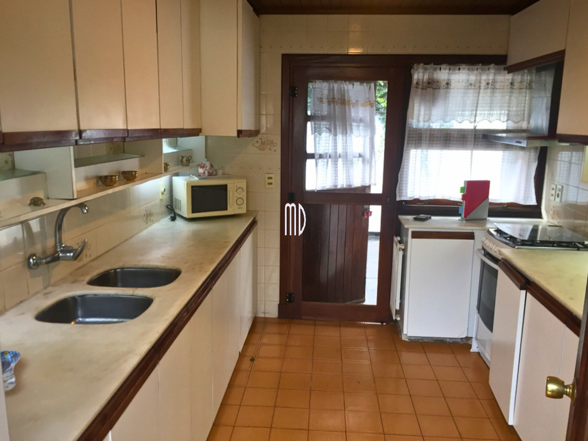 Casa ID.6134 - Espectacular propiedad en Playa Mansa a metros del Mar