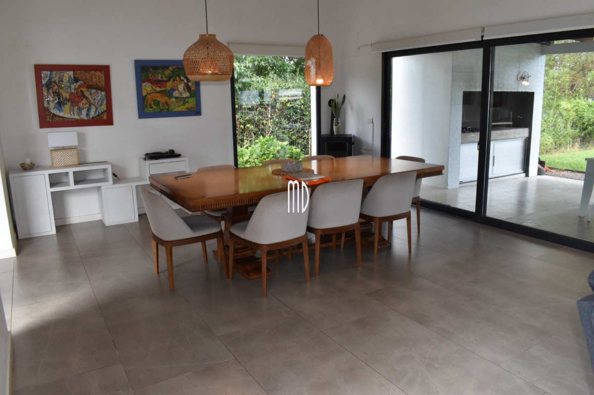 Casa ID.9024 - Moderna residencia con piscina climatizada y apartamento independiente. REF(9024)