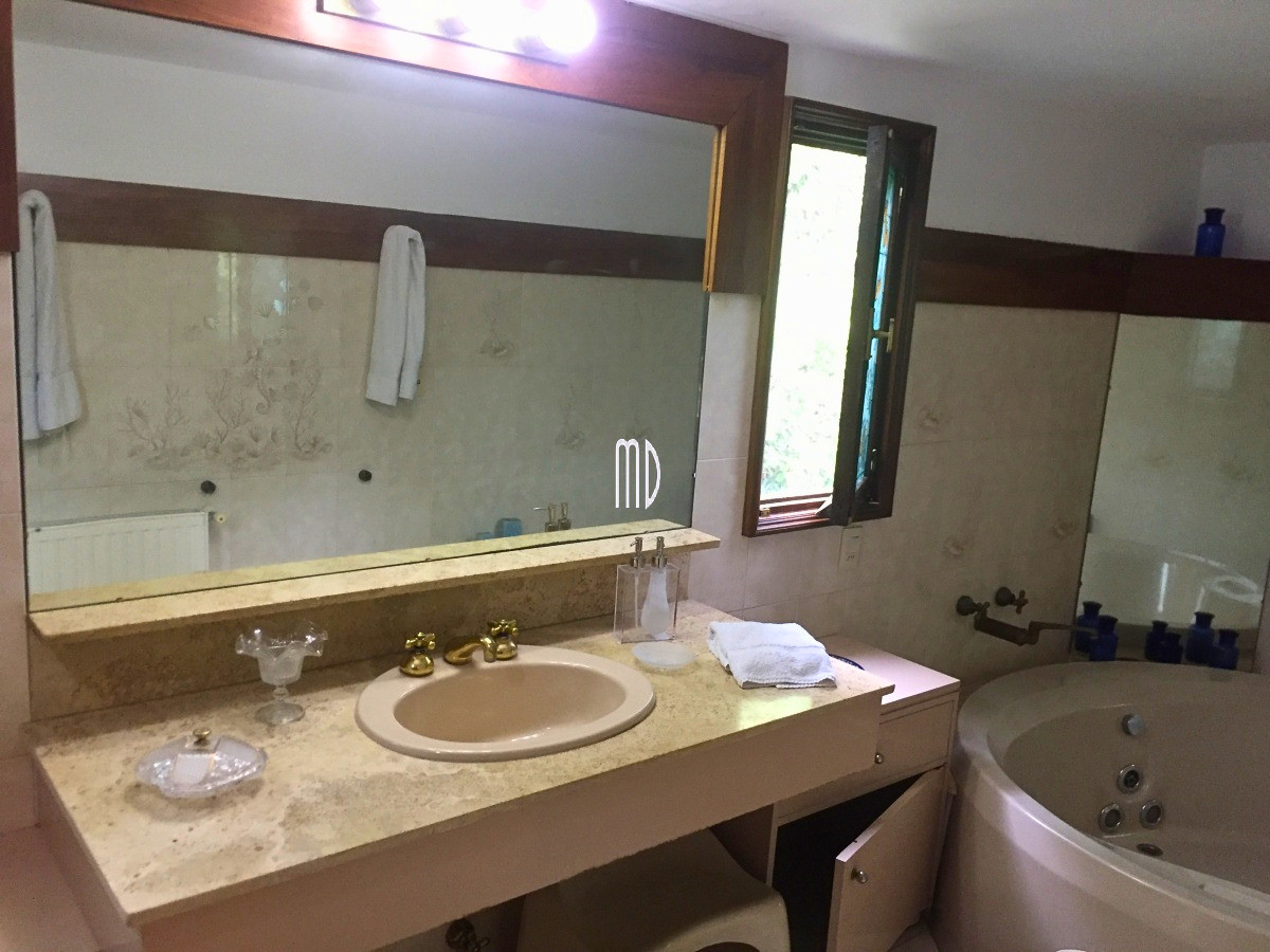 Casa ID.6134 - Espectacular propiedad en Playa Mansa a metros del Mar