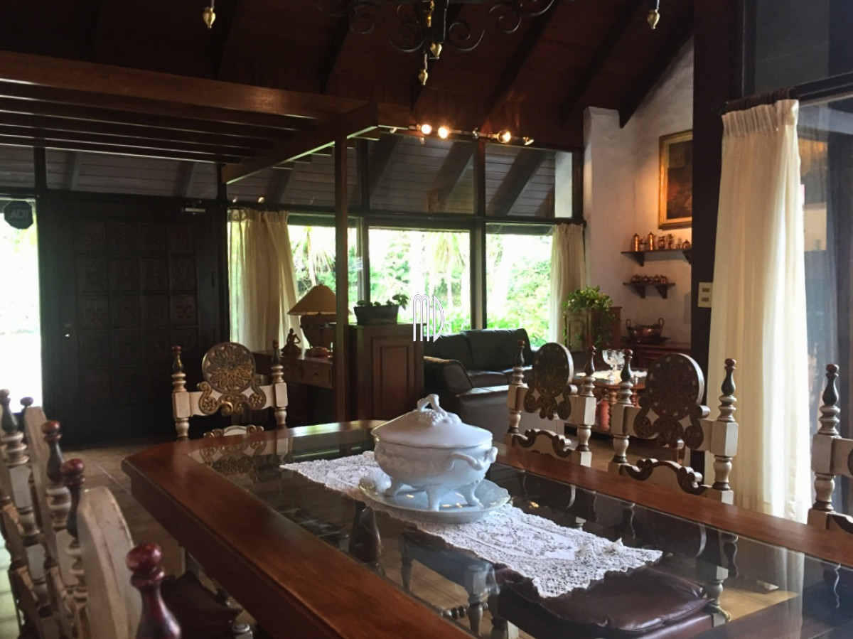 Casa ID.6134 - Espectacular propiedad en Playa Mansa a metros del Mar
