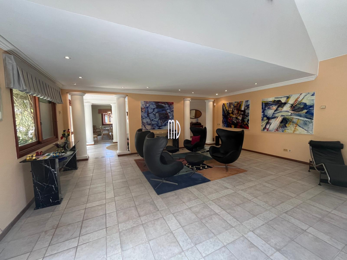 Casa ID.8190 - Espectacular Casa en Venta – Ubicación Exclusiva a Metros del Mar 