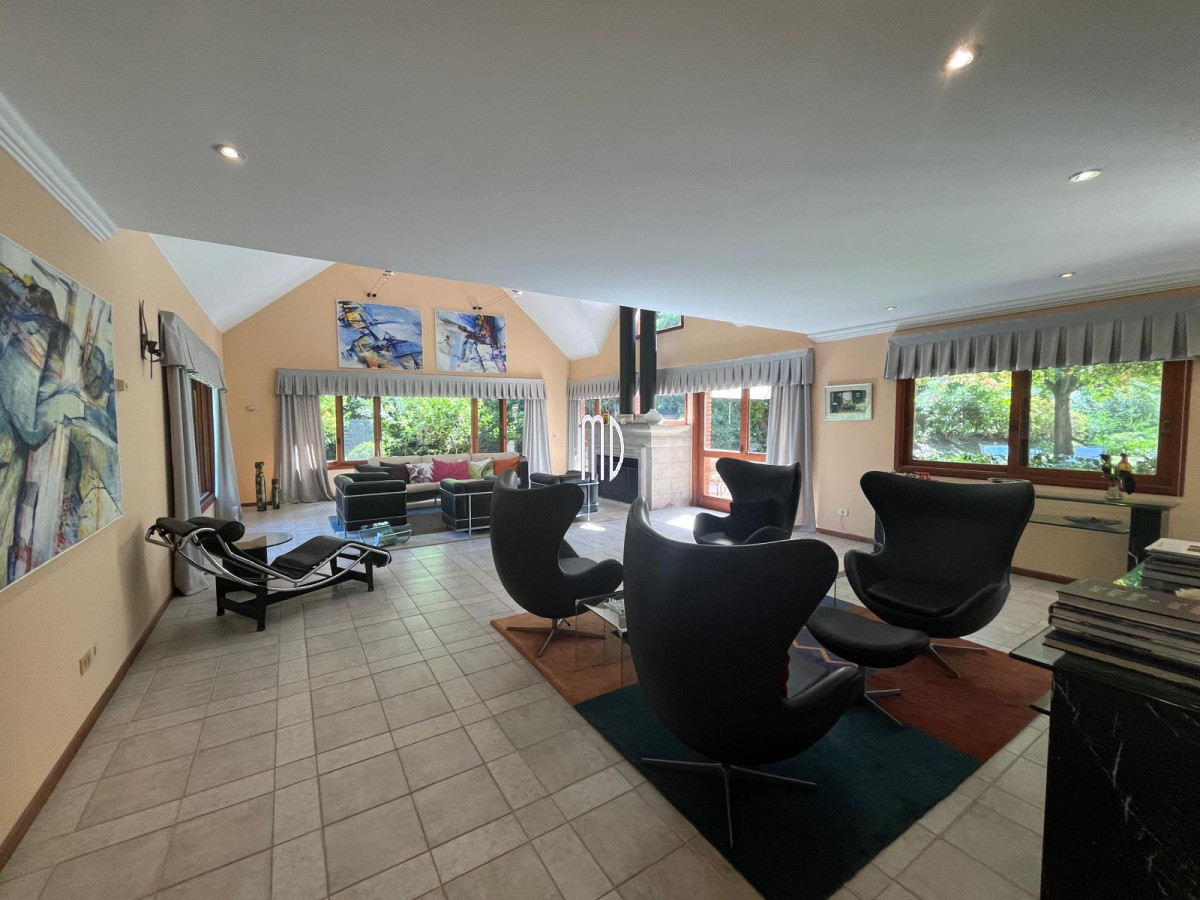Casa ID.8190 - Espectacular Casa en Venta – Ubicación Exclusiva a Metros del Mar 