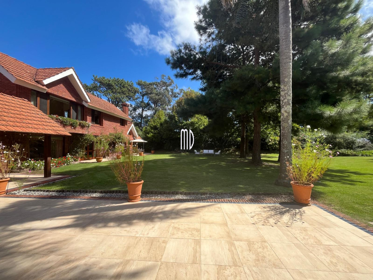 Casa ID.8190 - Espectacular Casa en Venta – Ubicación Exclusiva a Metros del Mar 
