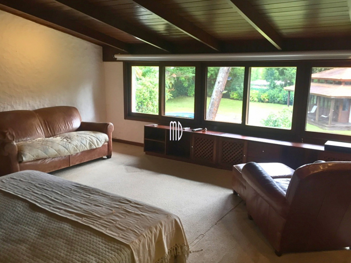 Casa ID.6134 - Espectacular propiedad en Playa Mansa a metros del Mar