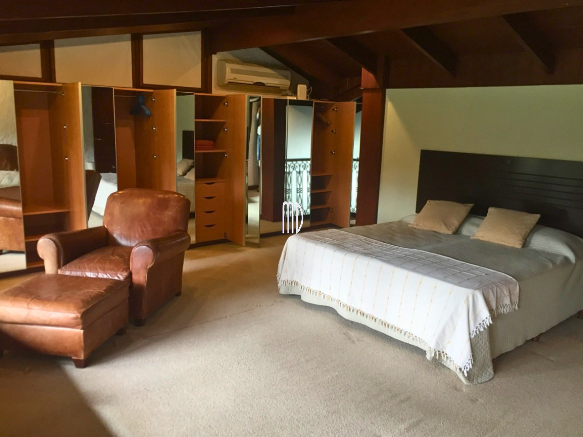 Casa ID.6134 - Espectacular propiedad en Playa Mansa a metros del Mar