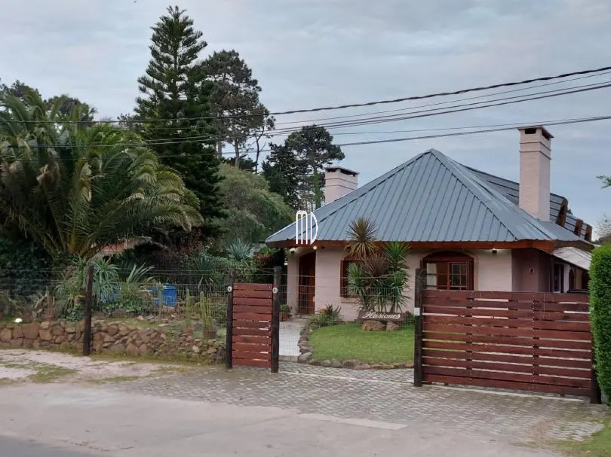 Casa ID.6348 - Hermosa casa en barrio residencial (6348)