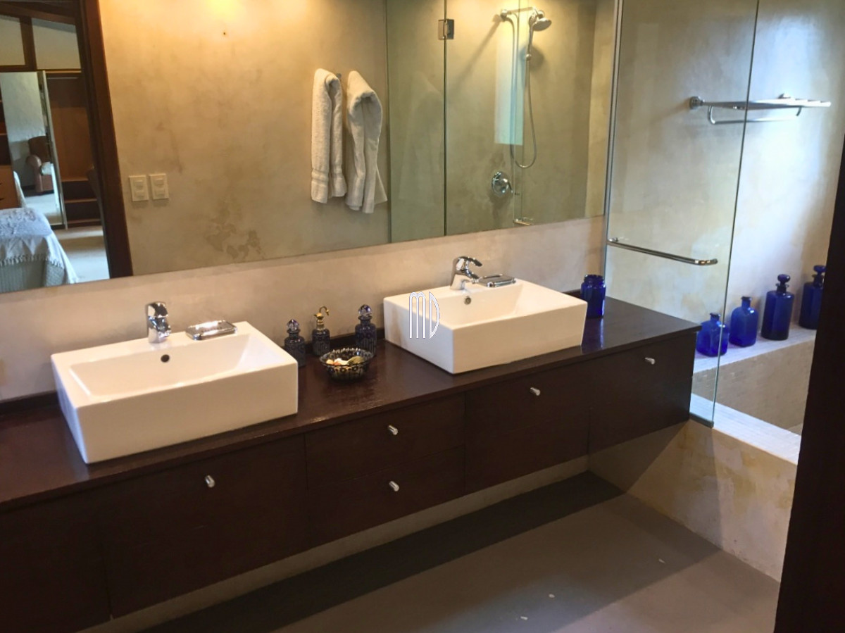 Casa ID.6134 - Espectacular propiedad en Playa Mansa a metros del Mar