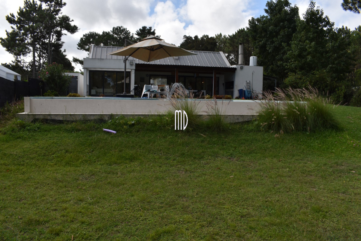 Casa ID.9024 - Moderna residencia con piscina climatizada y apartamento independiente. REF(9024)