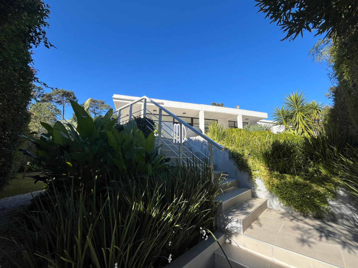 Casa ID.8319 - Espectacular casa en venta- Confort, amplitud y ubicación privilegiada