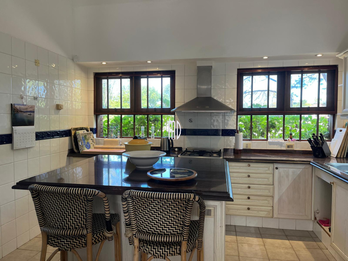 Casa ID.8190 - Espectacular Casa en Venta – Ubicación Exclusiva a Metros del Mar 