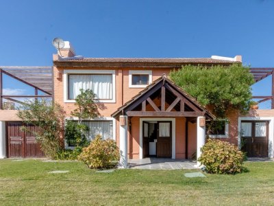 Casa en Montoya, 4 dormitorios *Ref:5456