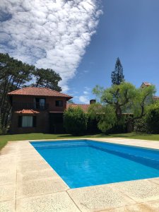 Hermosa casa en San Rafael con piscina y parrillero. REF:7427