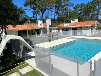 HERMOSA CASA A 3 CUADRAS DE LA PLAYA CON PISCINA CLIMATIZADA. REF 6350