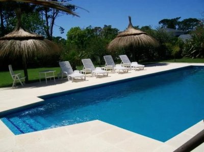 Espectacular casa con gran parque y piscina