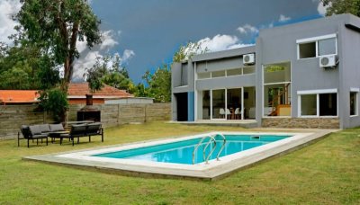 Casa Minimalista con Piscina Climatizada en Beverly Hills - Punta del Este