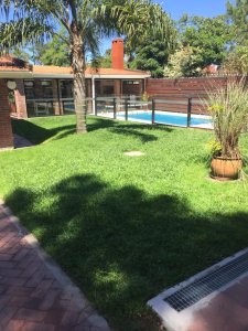 Hermosa casa en zona tranquila de Punta del Este, a pocos metros del mar
