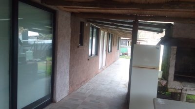 Amplia casa para 15 personas en La Barra. Ref(8391)