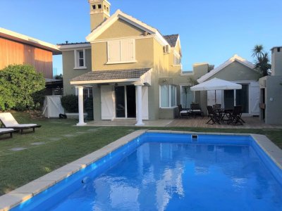 Exclusiva Casa en Primera Línea en Montoya. REF: 6739