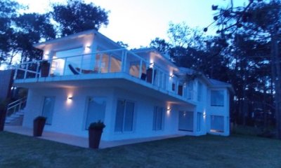 Hermosa casa amplia, con todas las comodidades.Ref: 5316