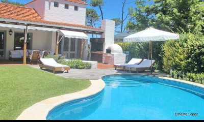 Espectacular casa a 3 cuadras de playa Montoya.Ref: 5286