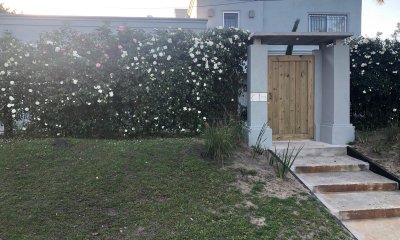 Hermosa casa con gran jardín y parrillero