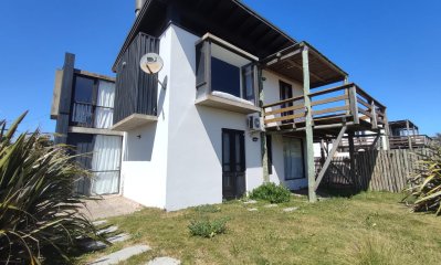 MUY LINDA CASA EN JOSE IGNACIO CON PISCINA. REF 7121