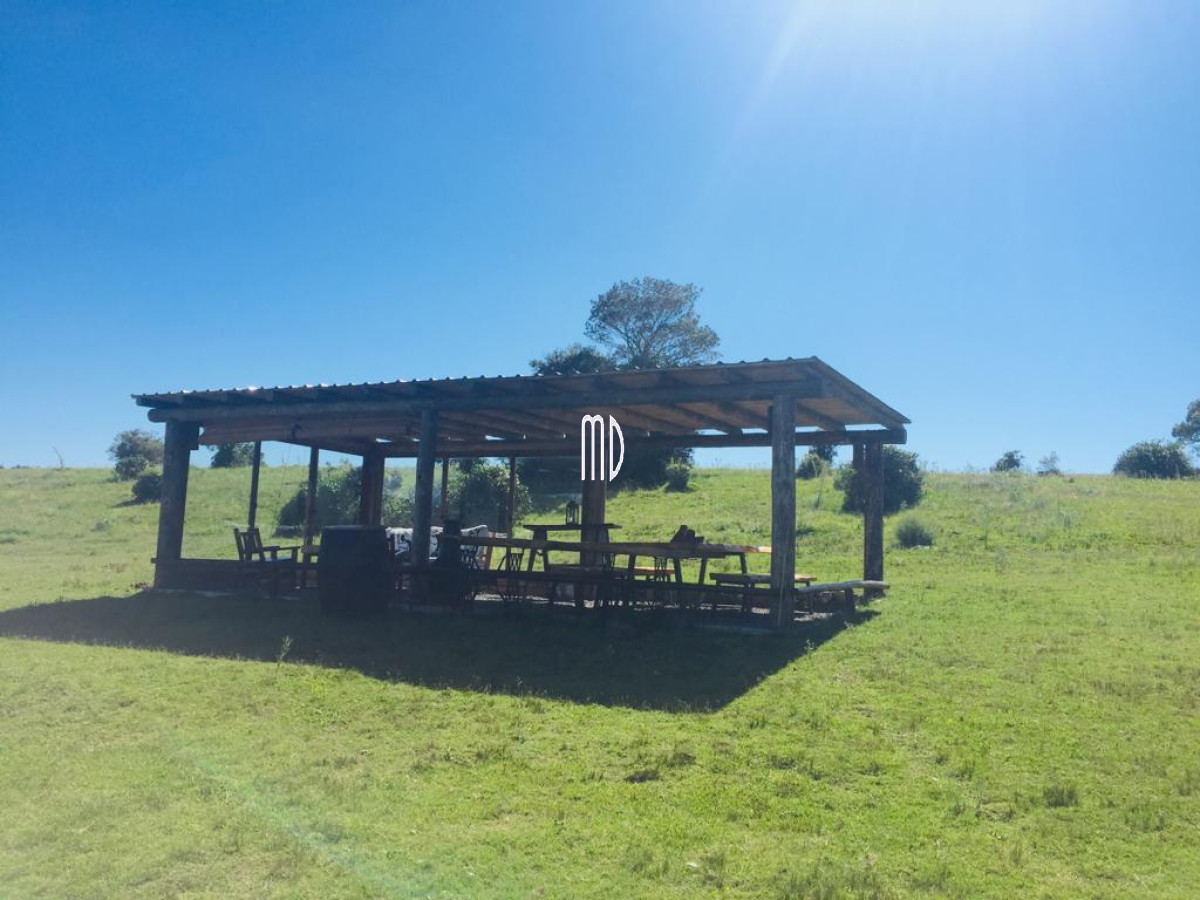 Chacra ID.6457 - Espectacular estancia turística en Pueblo Edén 