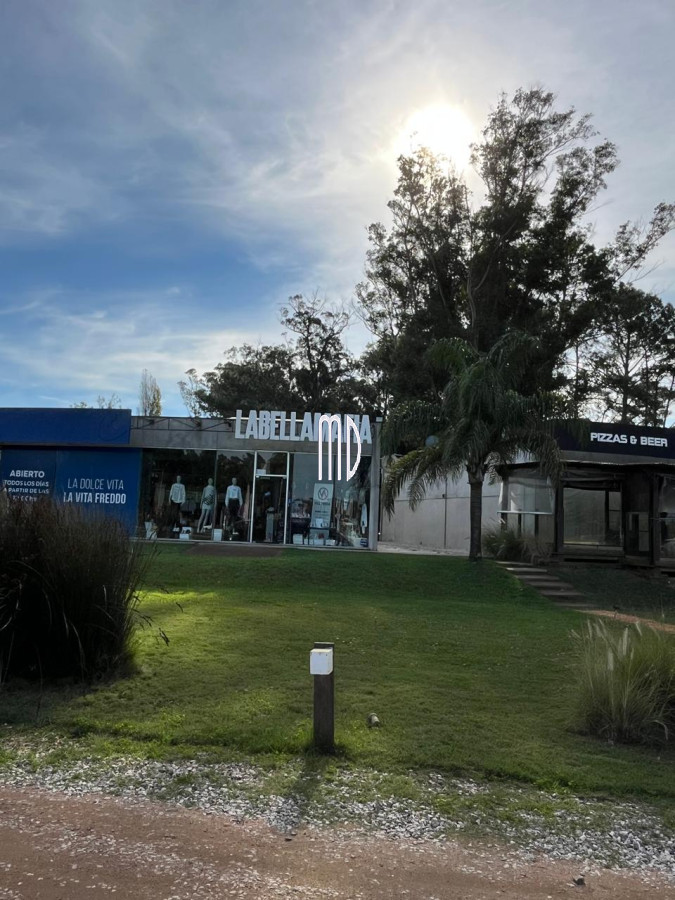 Local Comercial ID.8302 - Local Comercial en Punto Estratégico de Punta Ballena