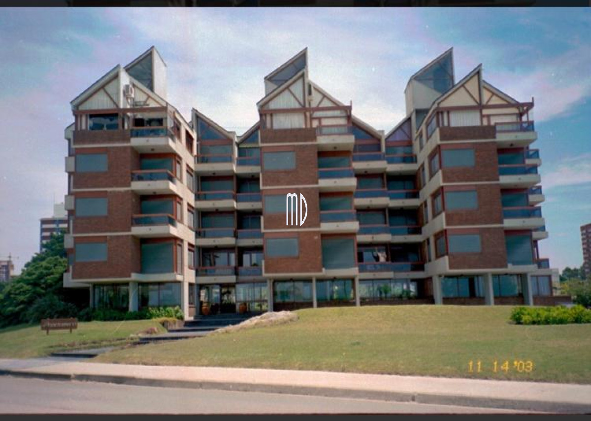 Apartamento ID.5897 - Hermoso apartamento primera linea a la playa, parada 6 de la brava