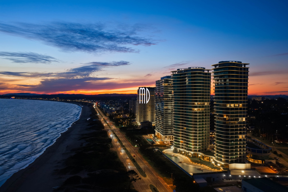 Apartamento ID.9097 - Apartamento de categoría en primera línea sobre Playa Mansa - Punta del Este REF.