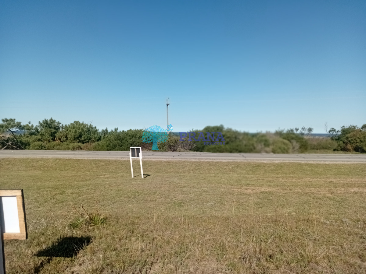 Espectacular lote sobre ruta 10 con vista al mar - PRN1374T