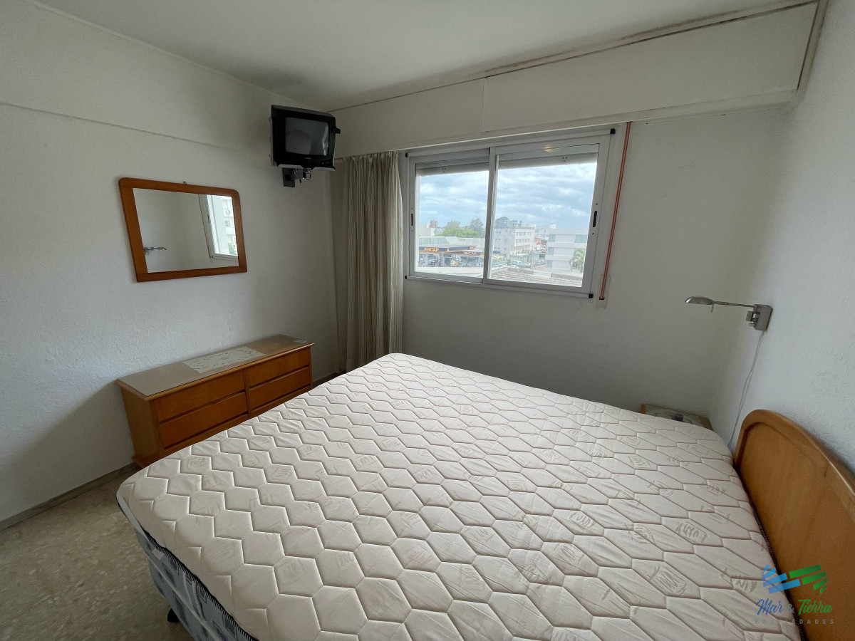 Apartamento ID.3633 - Vendo apartamento de 2 dormitorios en Peninsula, Punta del este
