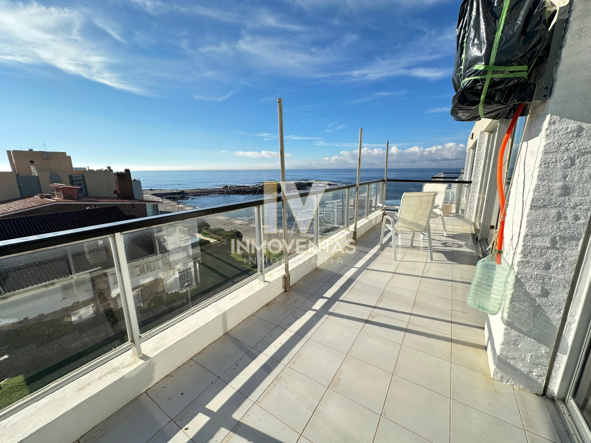 2 dormitorios con balcón y vista al mar en península  - IEV4225A