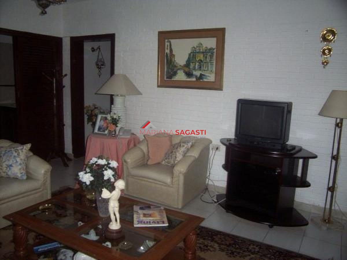 Casa ID.3963 - Casa de 4 dormitorios muy buena ubicacion