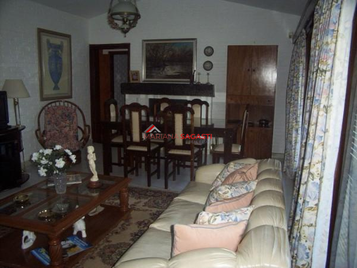 Casa ID.3963 - Casa de 4 dormitorios muy buena ubicacion