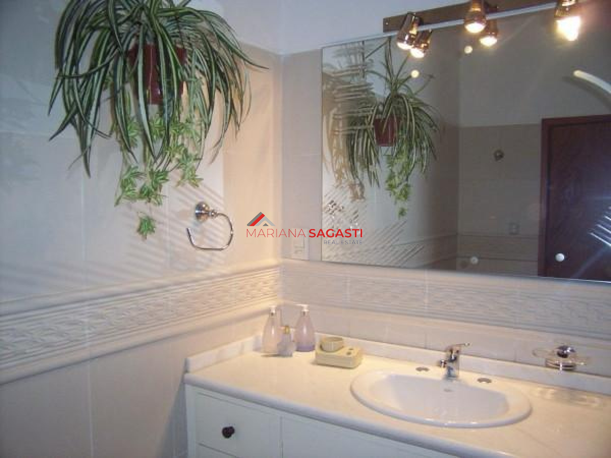 Casa ID.3963 - Casa de 4 dormitorios muy buena ubicacion