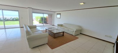 Primera linea en península. Departamento de 4 dormitorios en venta. 