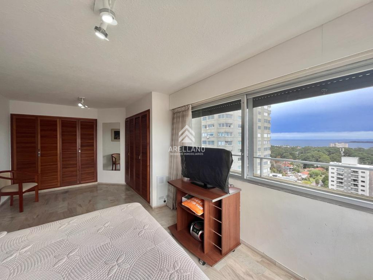 Apartamento ID.2433 - Venta apartamento 3 dormitorios y dependencia Roosevelt 