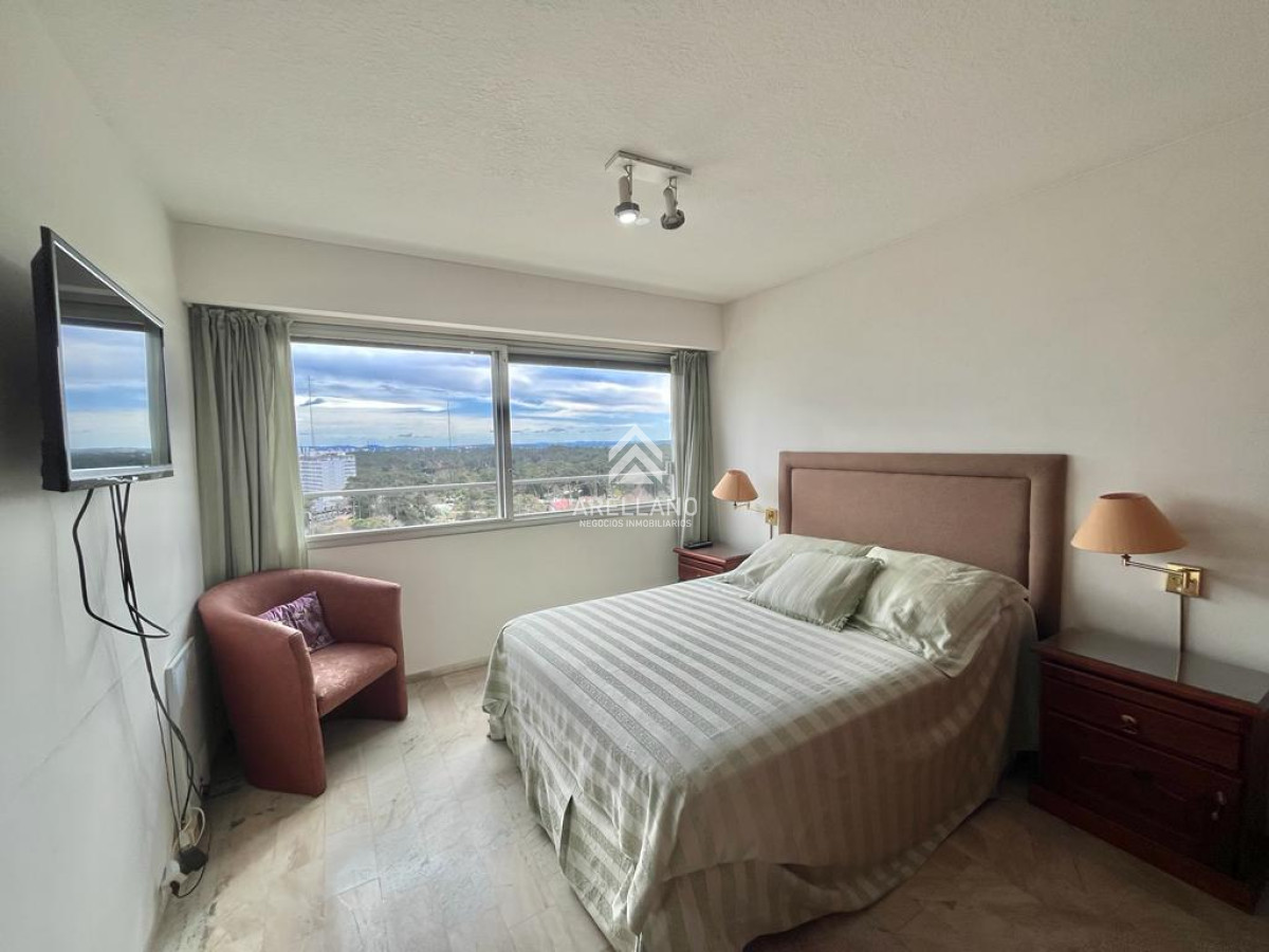 Apartamento ID.2433 - Venta apartamento 3 dormitorios y dependencia Roosevelt 
