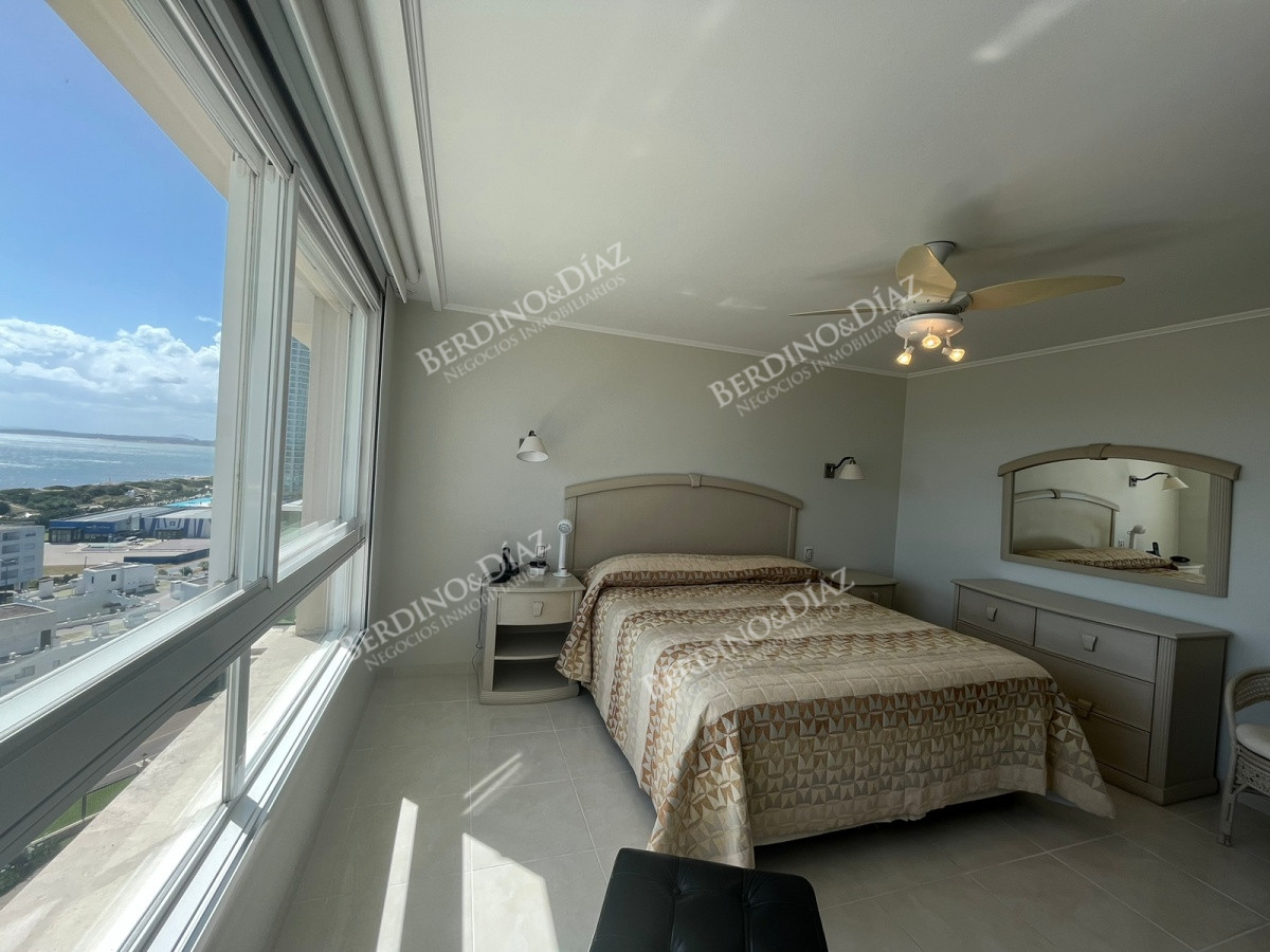 Apartamento ID.2462 - Mansa Apartamento esquinero primera linea de playa y amenities