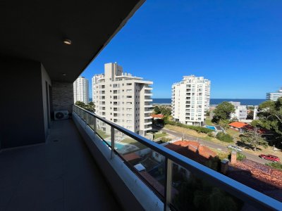 Apartamento en Brava, 3 dormitorios *